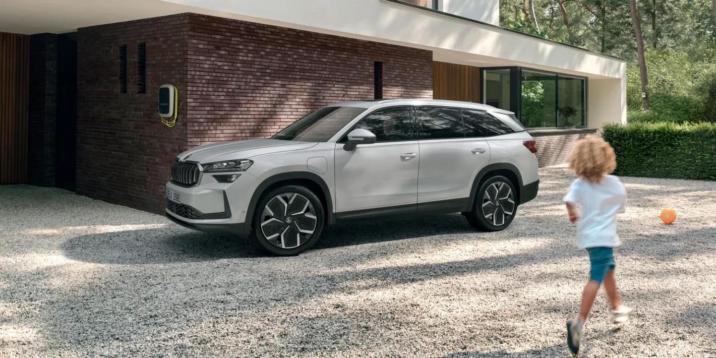 Skoda Kodiaq iV wit hybride exterieur voor familie