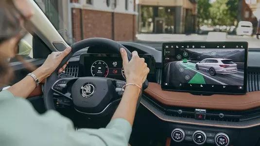 skoda superb combi iv interieur infotainment