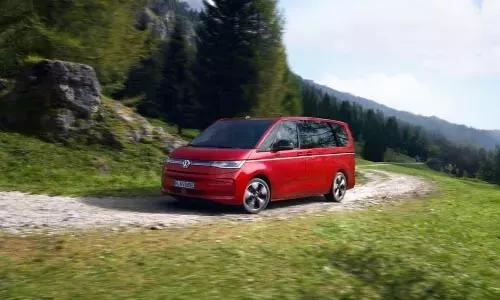 Volkswagen bedrijfsvoertuigen multivan eHybrid in de bergen