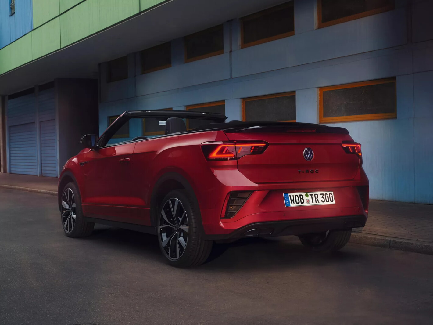 rode Volkswagen T-Roc cabrio