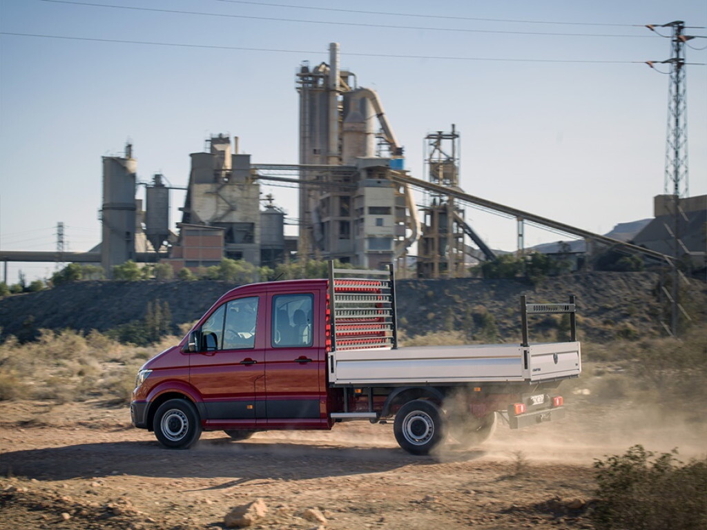 Volkswagen bedrijfswagen Crafter pick-up rood